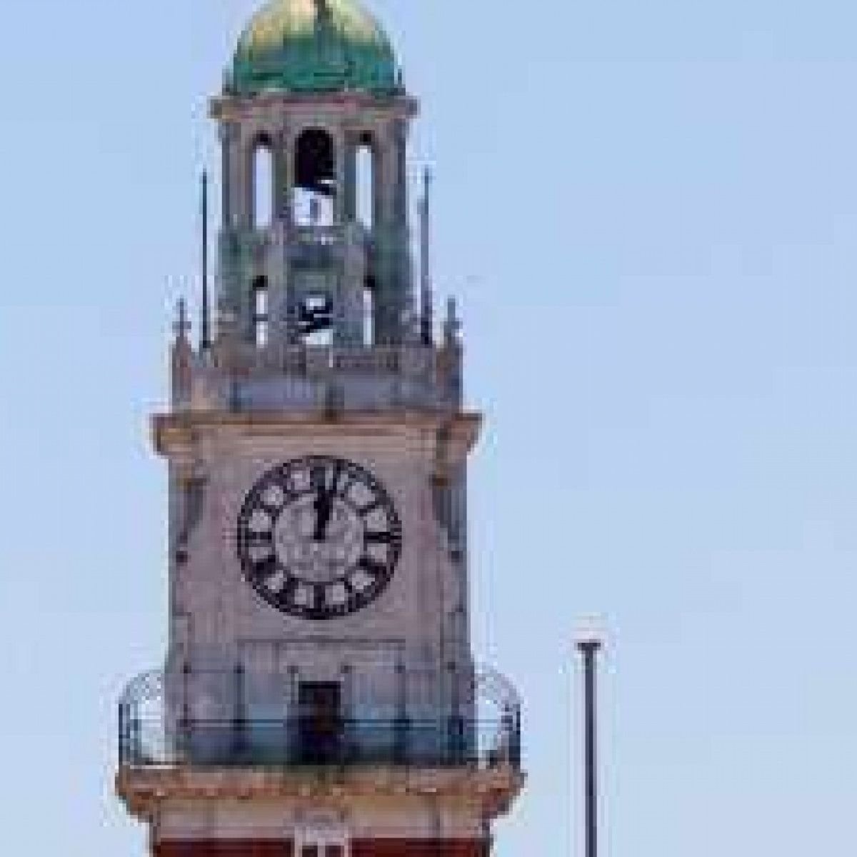 Torre Monumental (Torre de los Ingleses - English tower) and Retiro railway  station, Buenos Aires, Argentina Stock Photo - Alamy