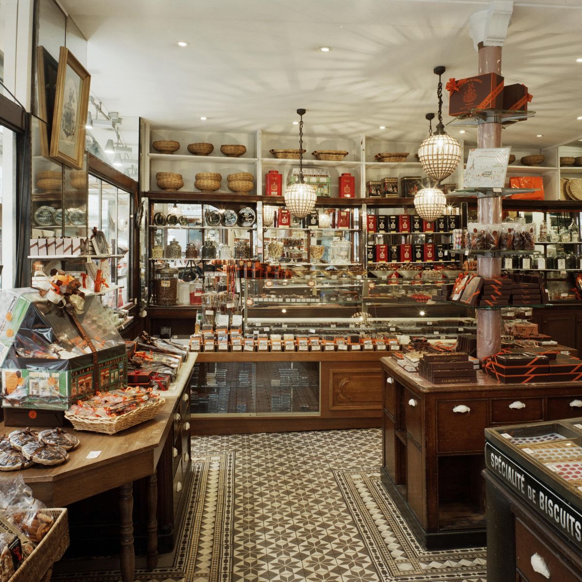 Paris, France- January 12, 2019 : A La Mere De Famille Is The Oldest  Chocolate Shop In Paris. The Store First Opened In 1761 At Faubourg  Montmartre Street. Stock Photo, Picture and