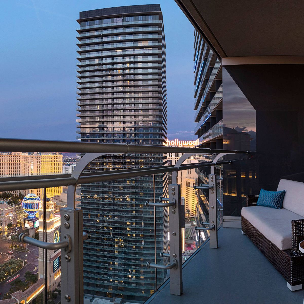 8 Best Las Vegas Hotels with Balcony or Terrace + MAP