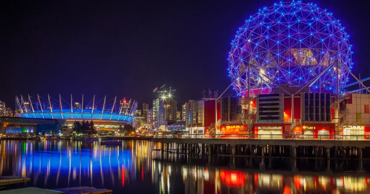 18 Photos That Prove You Really Must Visit Vancouver At Night