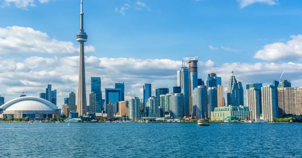 Your Essential Travel Guide To Toronto Infographic