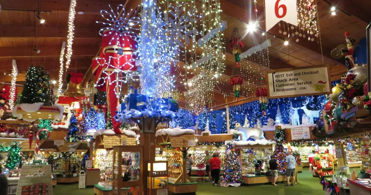 The Worlds Largest Christmas Store Is In Frankenmuth Michigan