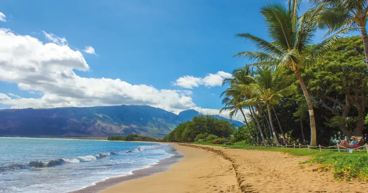 The Shadow Disappearing Phenomenon Of Lahaina Noon