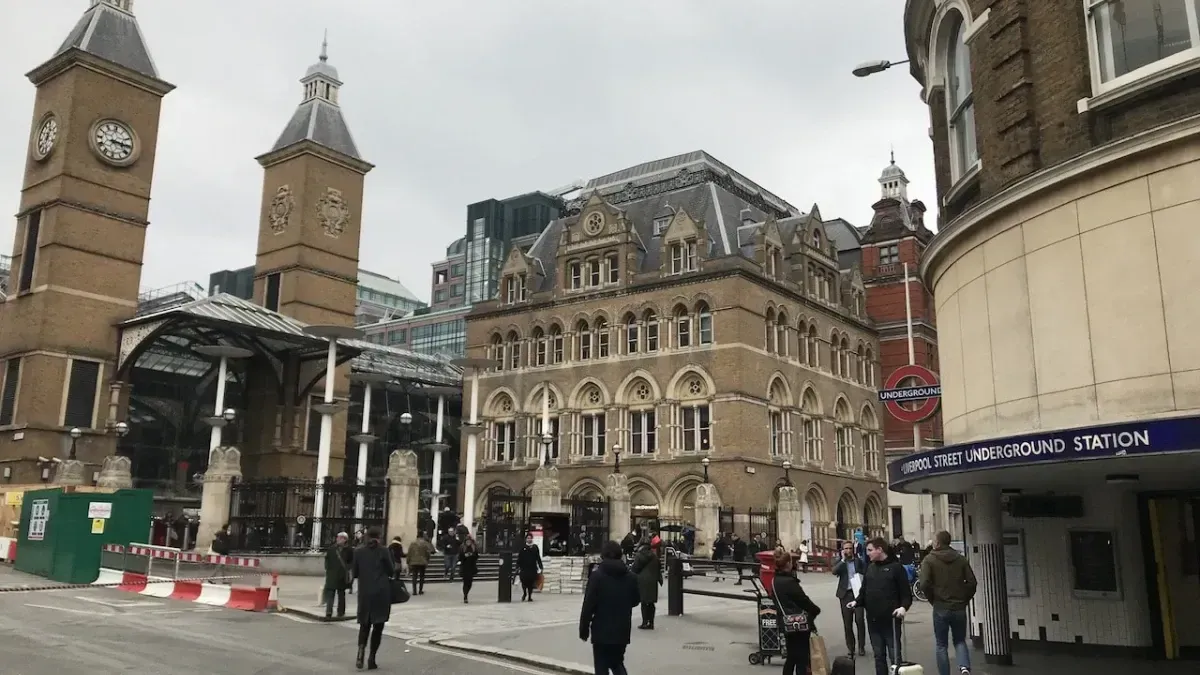 Shoe shops near deals liverpool street station