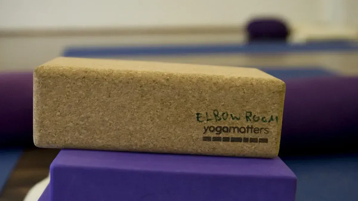 4 Essential Tips for Yoga Beginners - The elbowroom