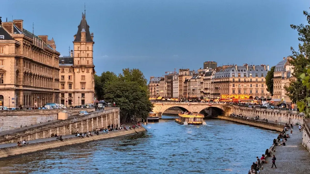 Battle Of The Banks: The Rive Gauche Vs. The Rive Droite