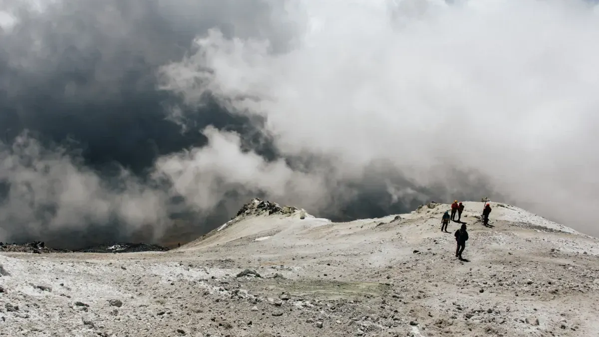 Damavand hiking outlet