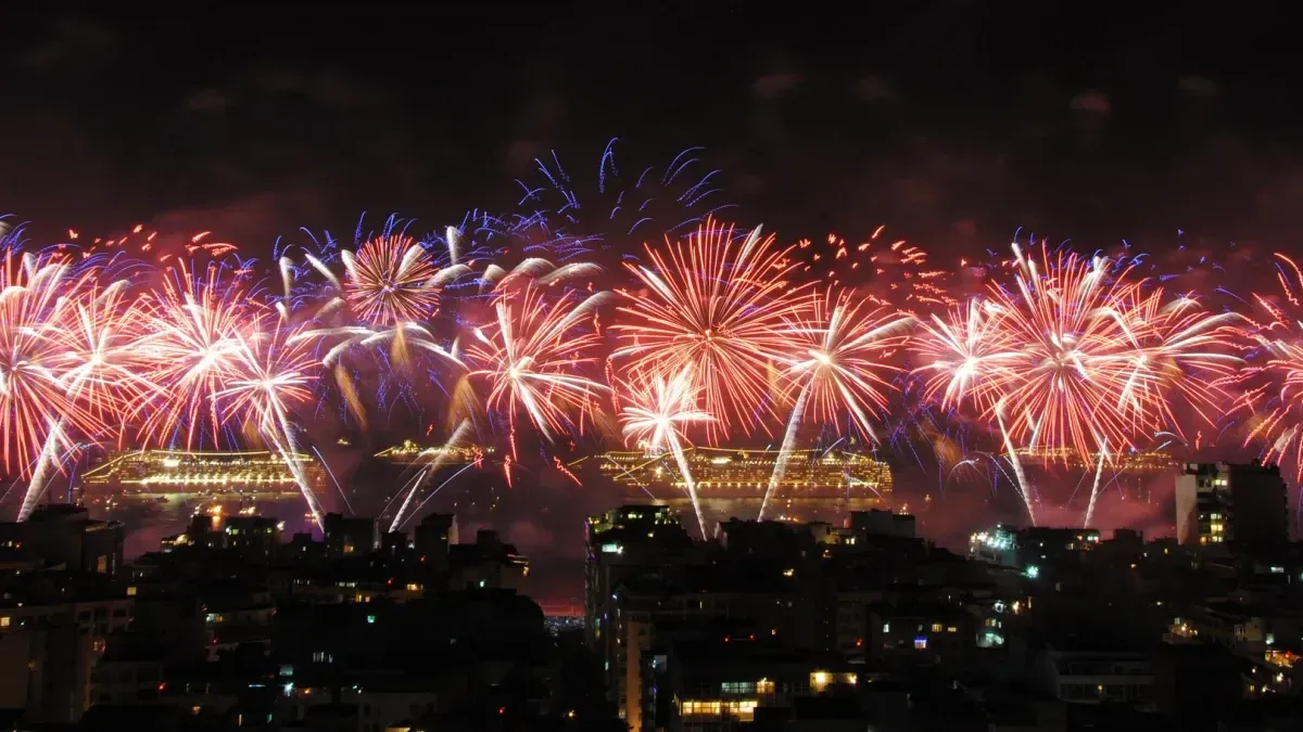 Create a Dazzling Fireworks Scene this New Years Eve - OOLY