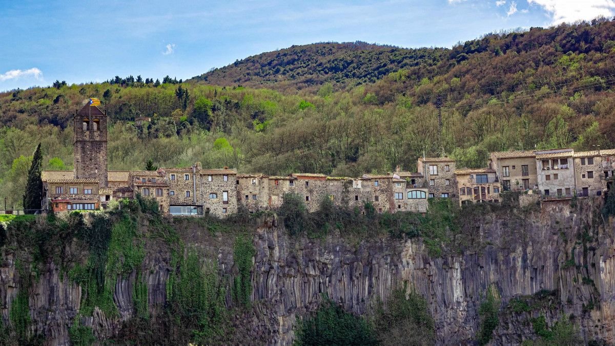 Castellfollit de la Roca - Wikipedia