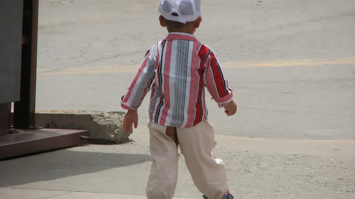 Why Do Chinese Babies Wear Split-Crotch Pants?