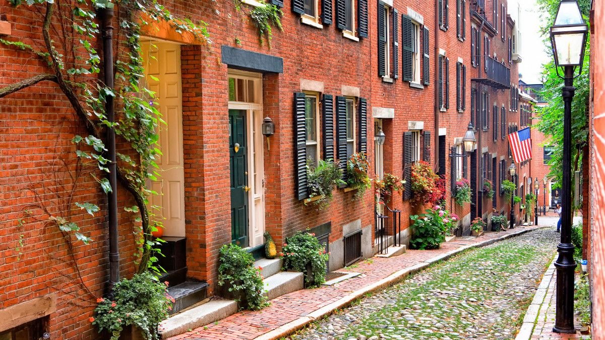 Acorn Street at night, in Beacon Hill, Boston, Massachusetts Stock Photo -  Alamy