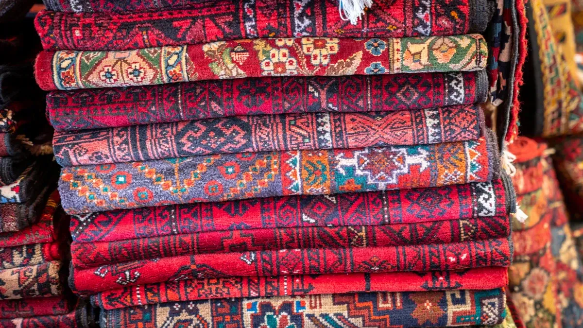 A practical guide of buying Persian carpet (types, price factors)