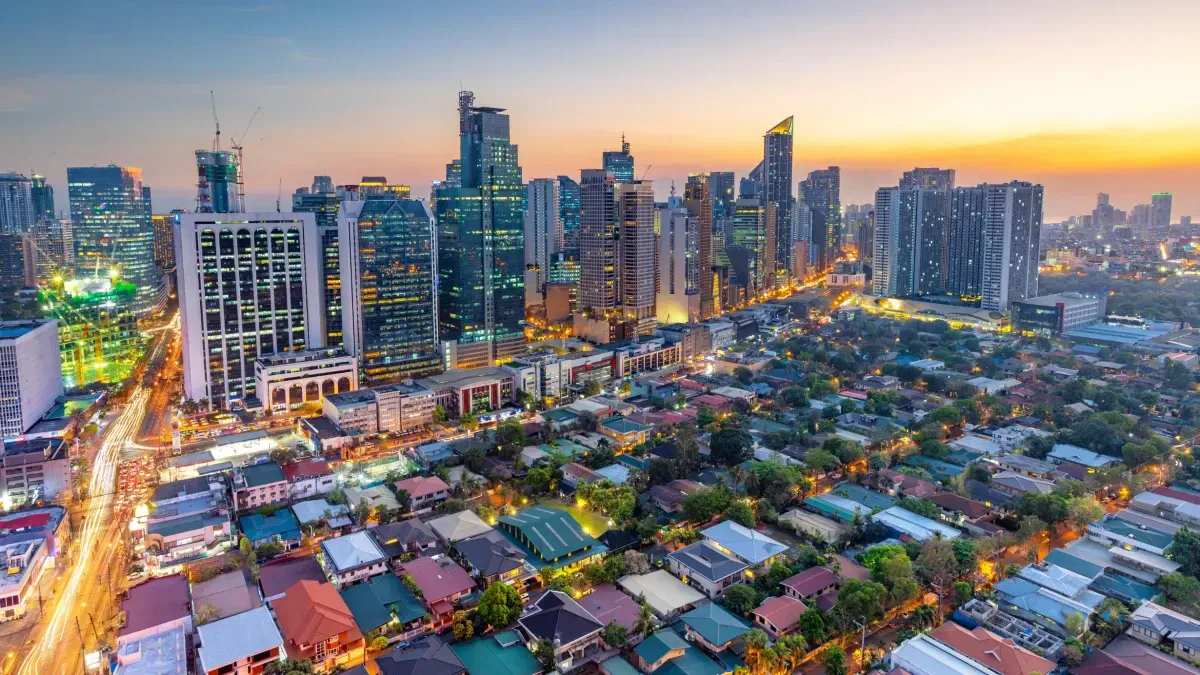 https://cdn-v2.theculturetrip.com/1200x675/wp-content/uploads/2021/12/eleveted-night-view-of-makati-the-business-district-of-metro-manila-philippines.webp