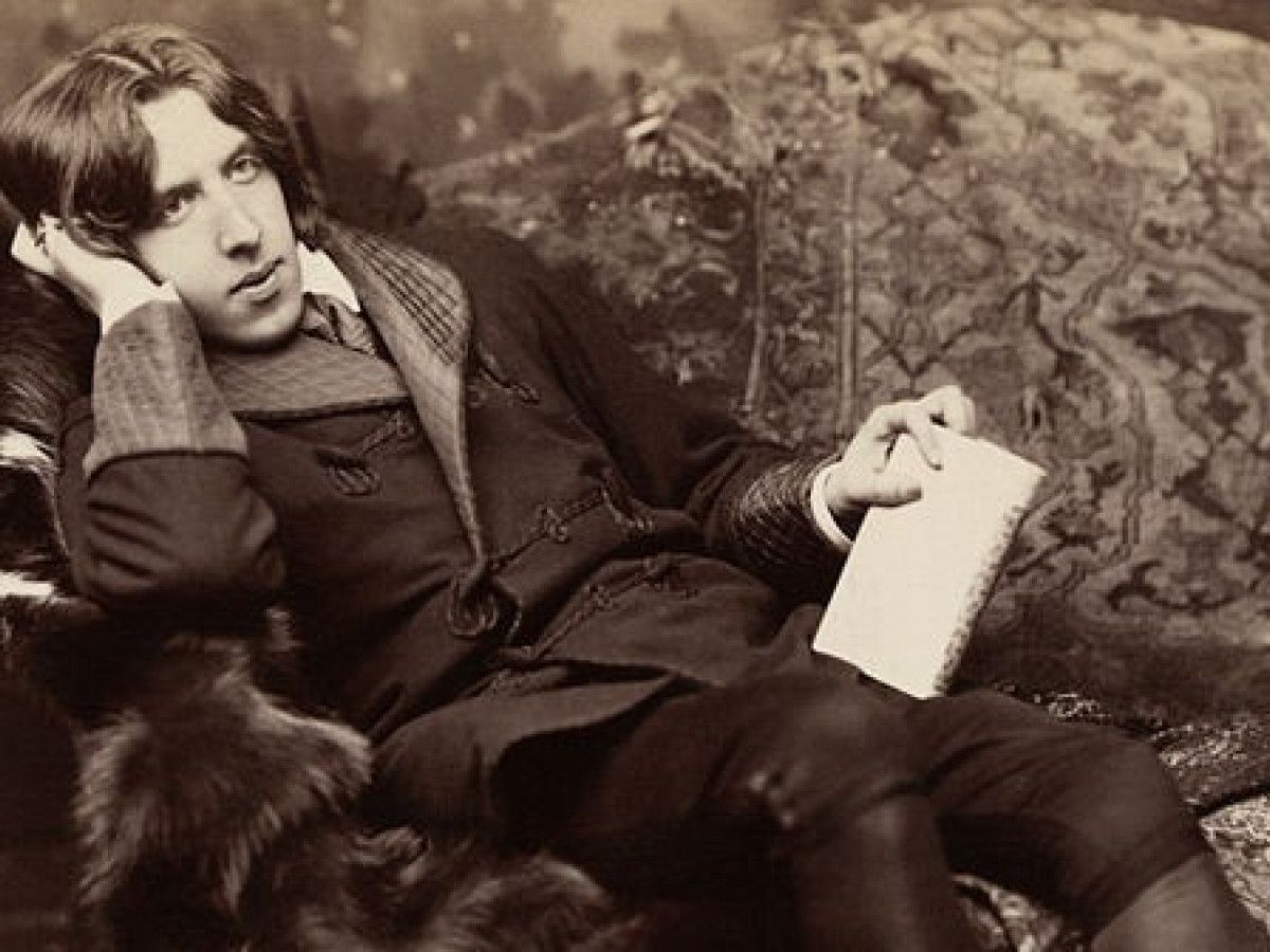 Oscar Wilde: “I choose my friends for their good looks, my”