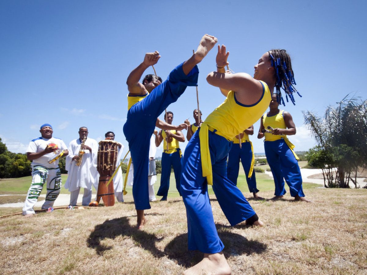 Popular Brazilian Portuguese through capoeira: from local to global