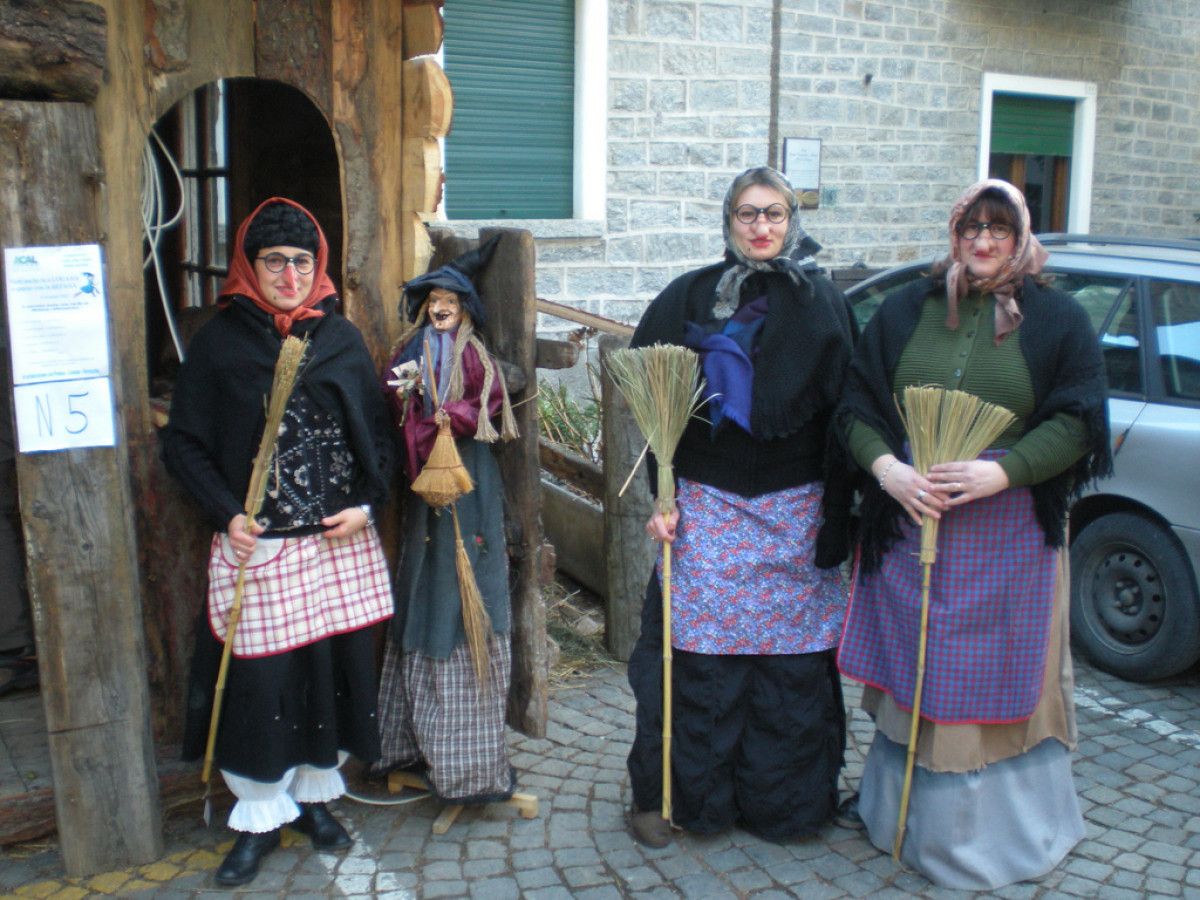 Italy's Christmas Witch: The Befana Tradition