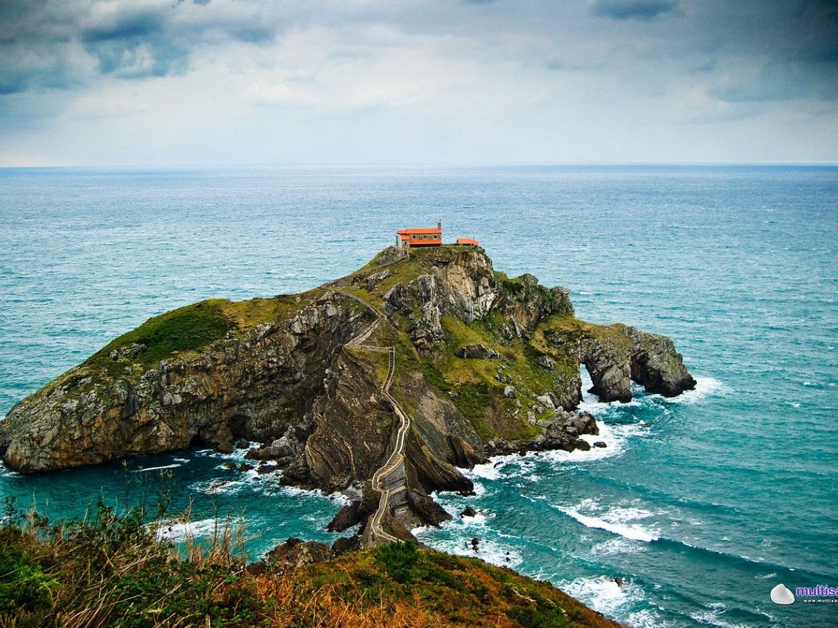 Game of Thrones Lures 75,000 Tourists to Dragonstone Steps, Potentially  Damaging Spanish Pilgrimage Site