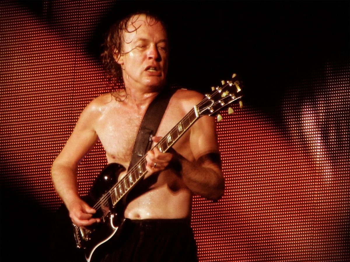 AC/DC - Jailbreak (Live at Donington, 8/17/91) 