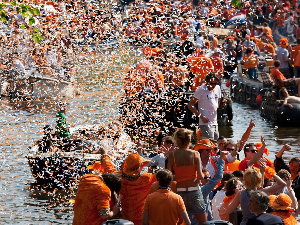 A true Dutch party - King's Day in Rotterdam