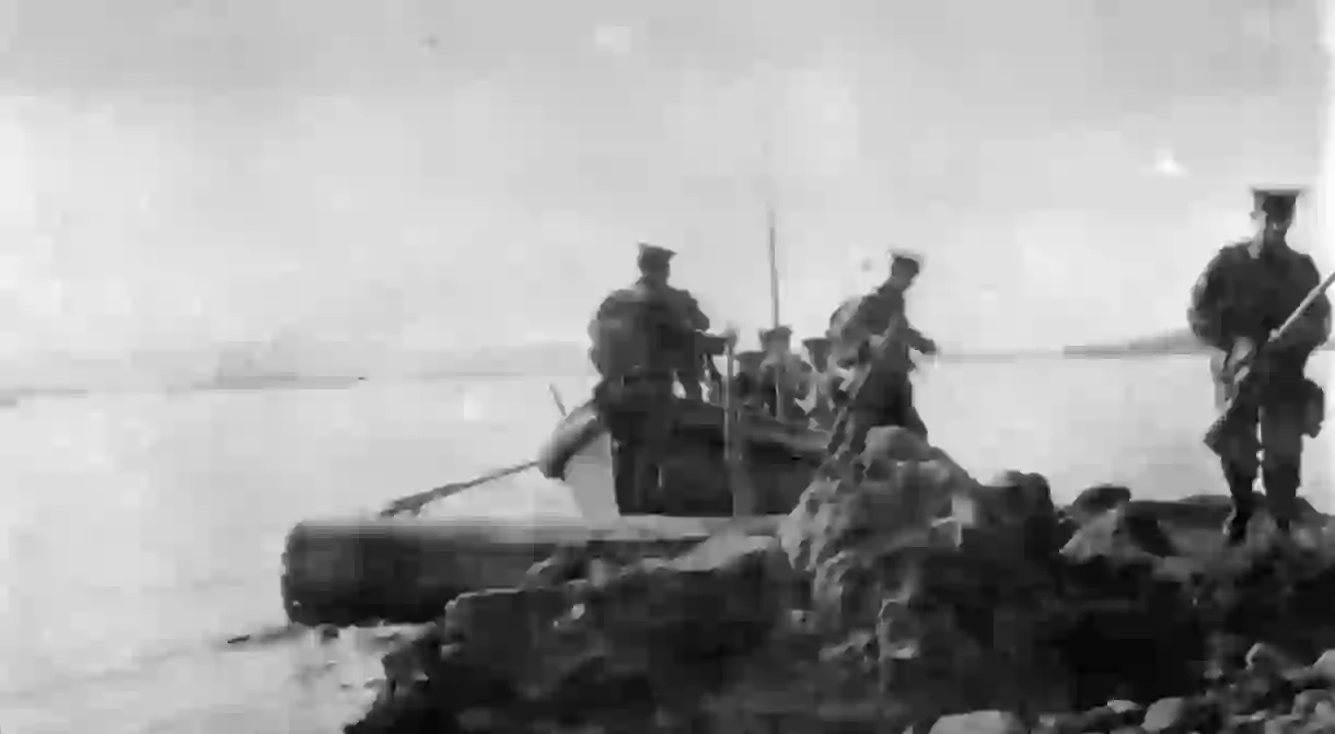 Soldiers landing at Gallipoli, 1915