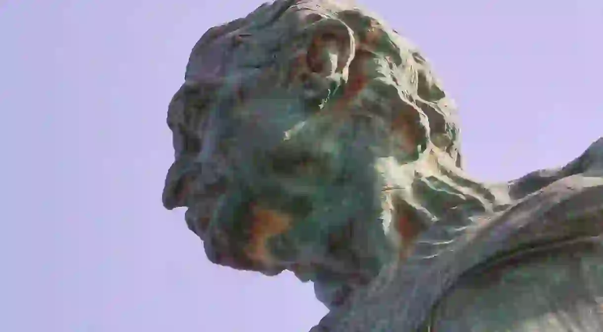 Escultura del Tenor Alfredo Kraus en la playa de Las Canteras en Las Palmas de Gran Canaria