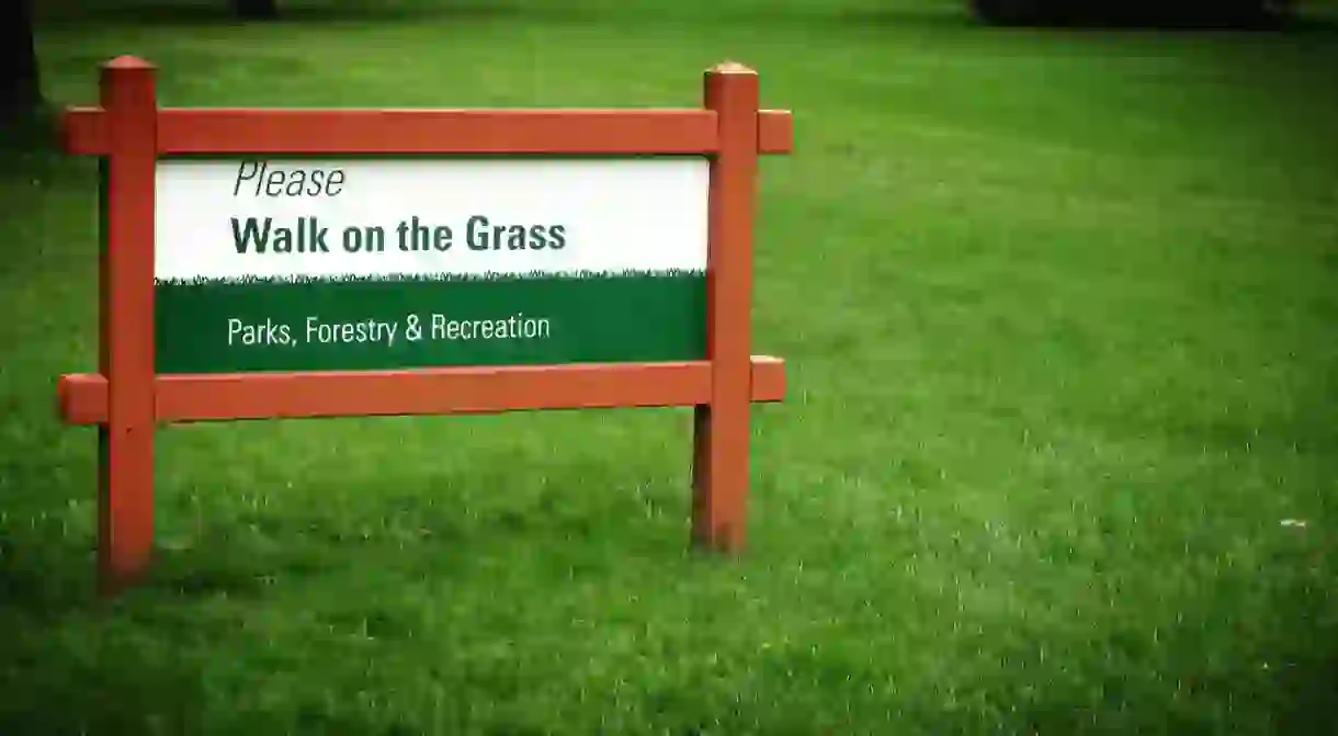 Please walk on the grass