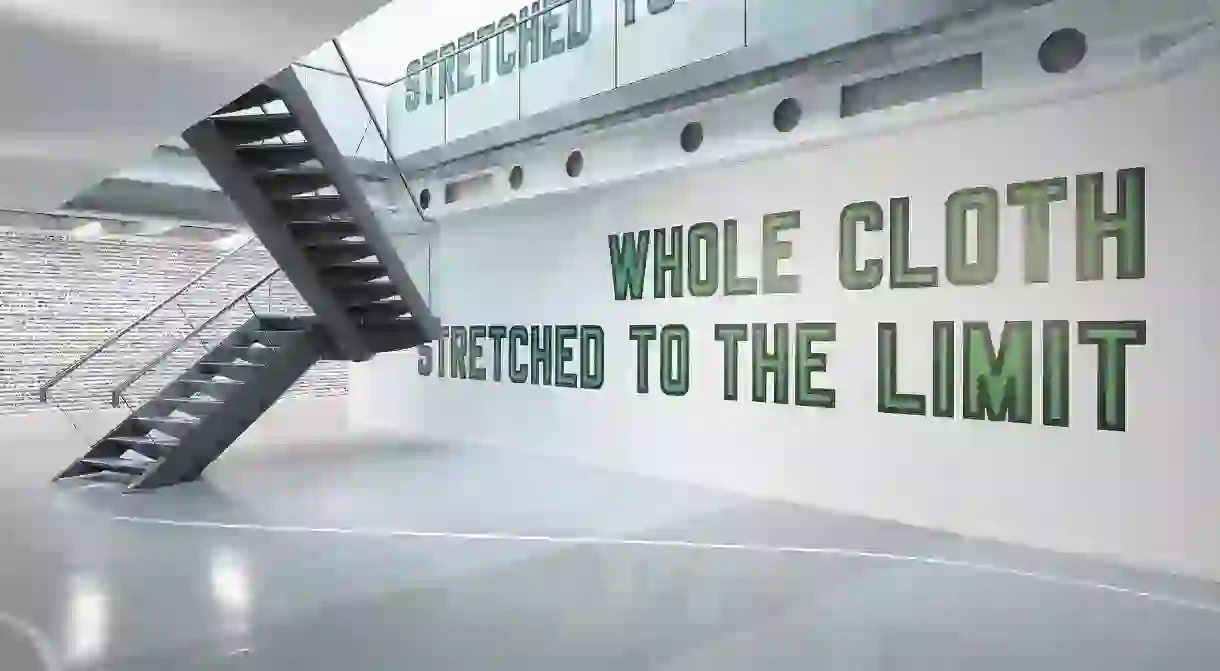 Lawrence Weiner, WHOLE CLOTH STRETCHED TO THE LIMIT, 2013/2017