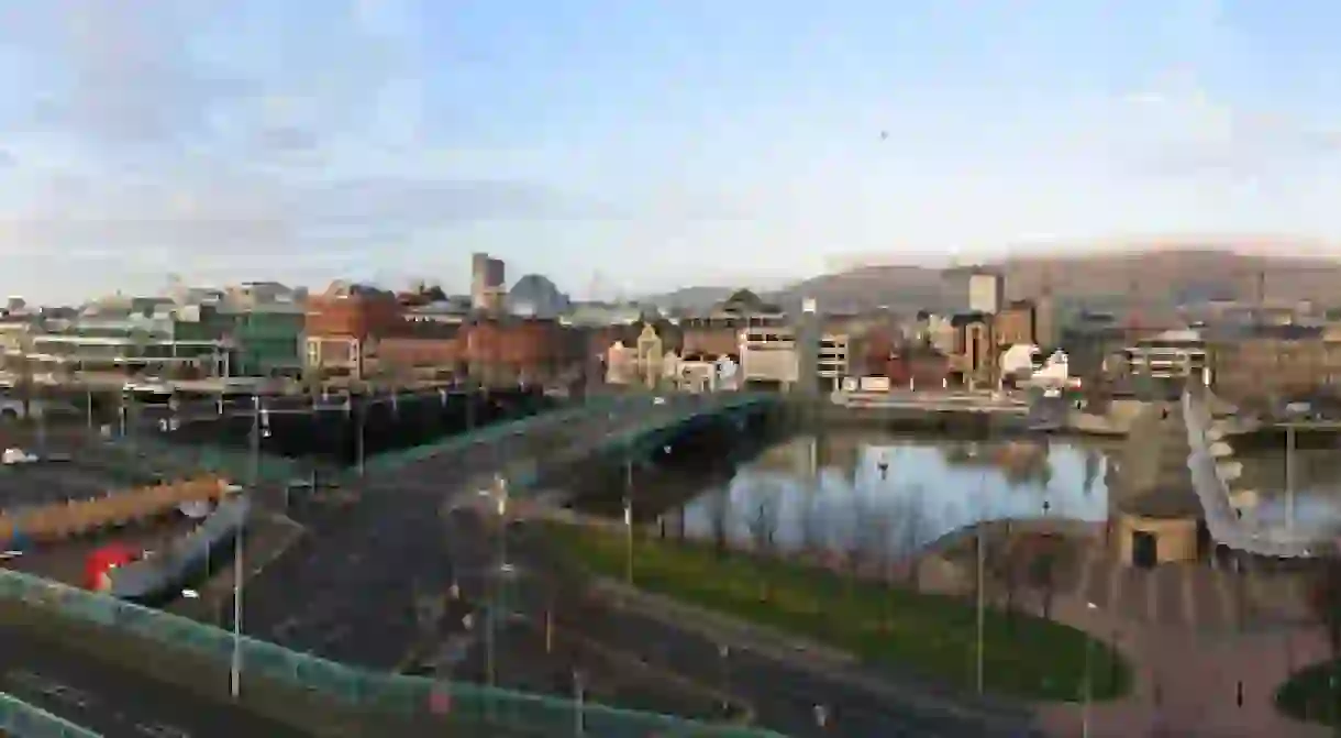 ©Whoever99/WikkiCommons https://commons.wikimedia.org/wiki/File:Belfast-pano.jpg 