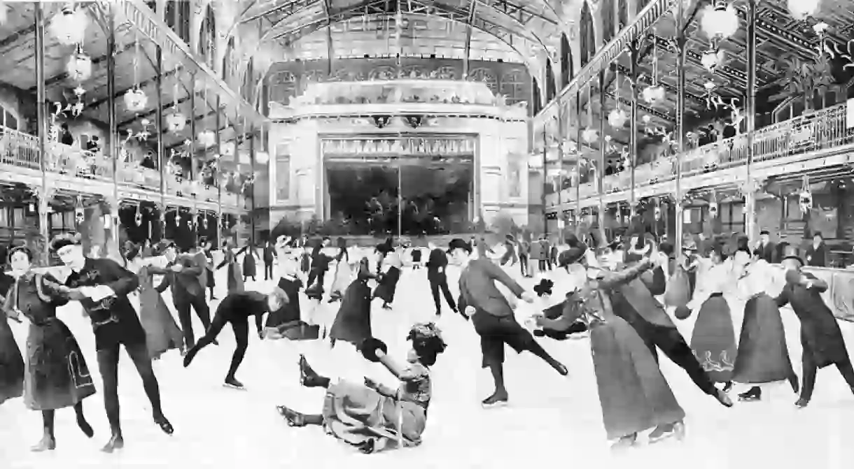 Ice skaters in the Pôle Nord in the Central Halles Palace (1893- 1914