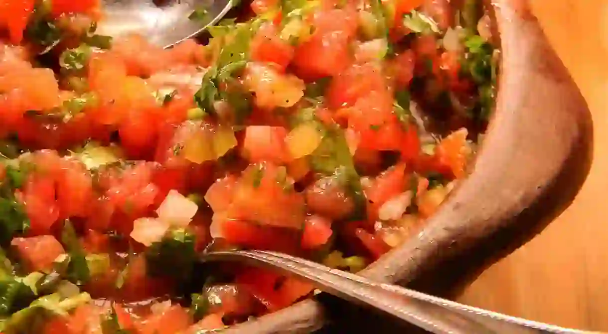 Pebre con tomate