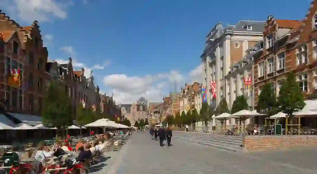 Leuvens Oude Markt, the longest bar in the world