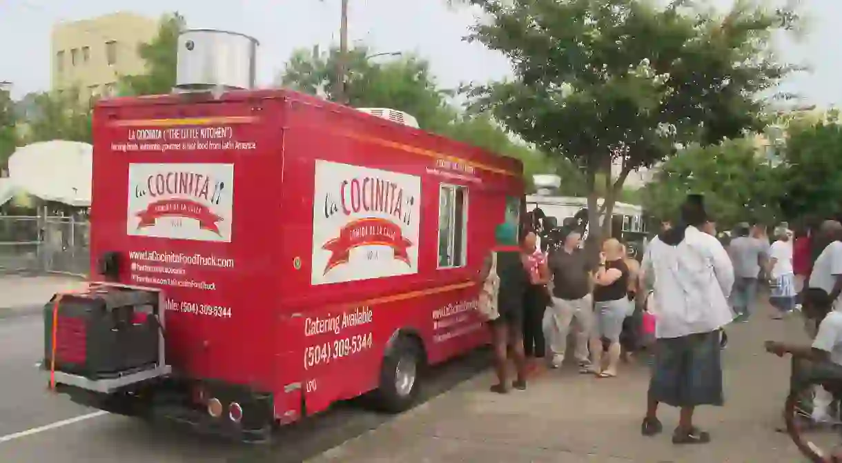 Food truck, Carondelet Street, at the upper edge of New Orleans Central Business District │