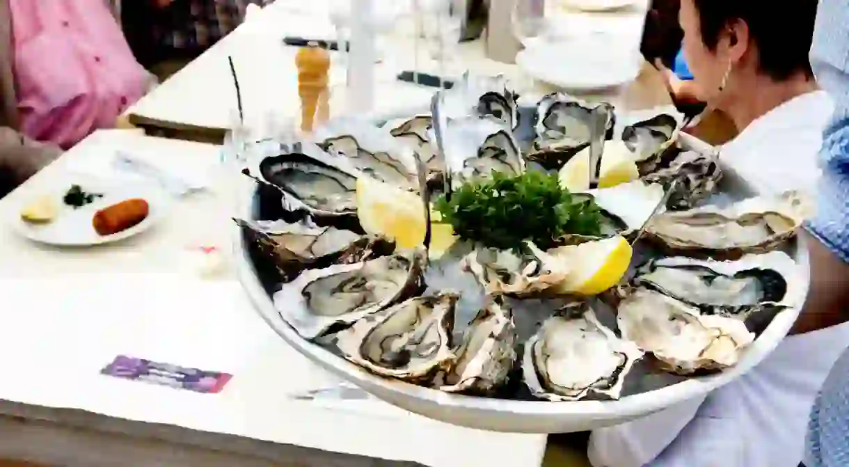 At De Oesterput in Blankenberge the salty treats wind up on your plate in record time thanks to the restaurants own oyster-growing pit