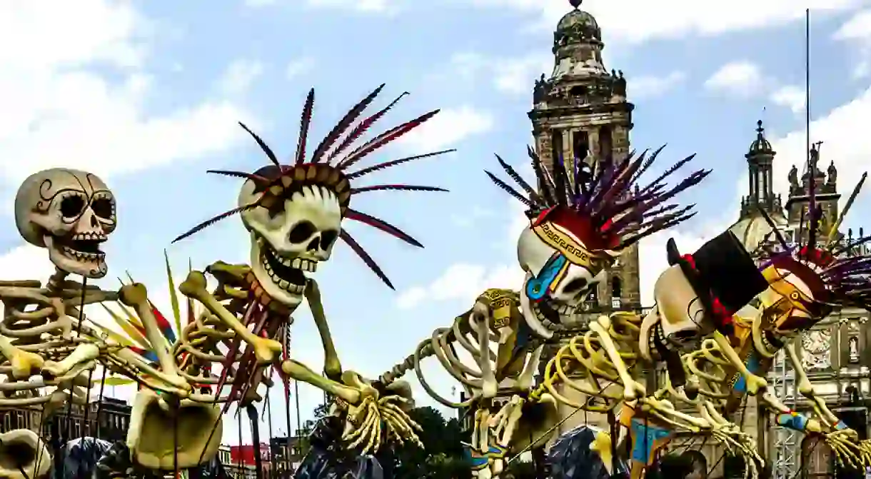 Día de Muertos parade in the 2015 film Spectre