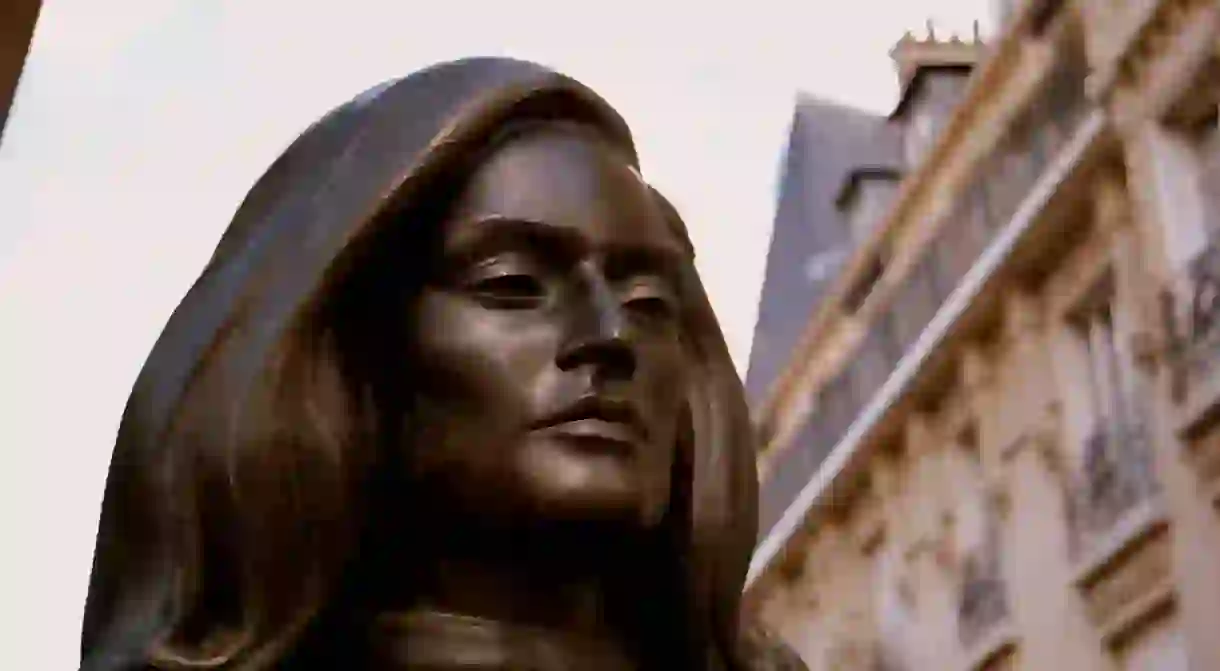 Statue of Dalida in Montmartre │