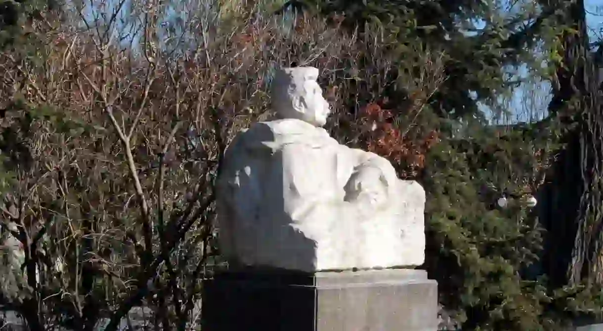 A statue of Lu Xun