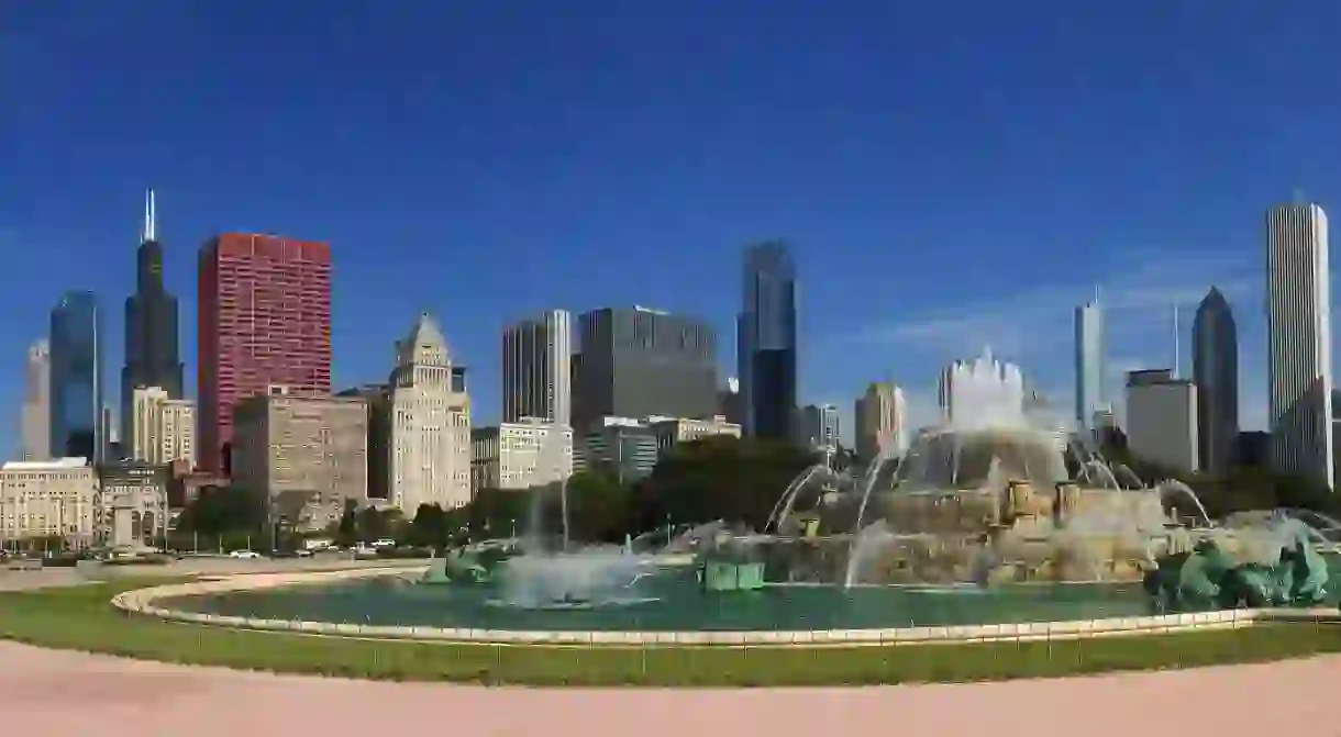 Buckingham Fountain & Downtown