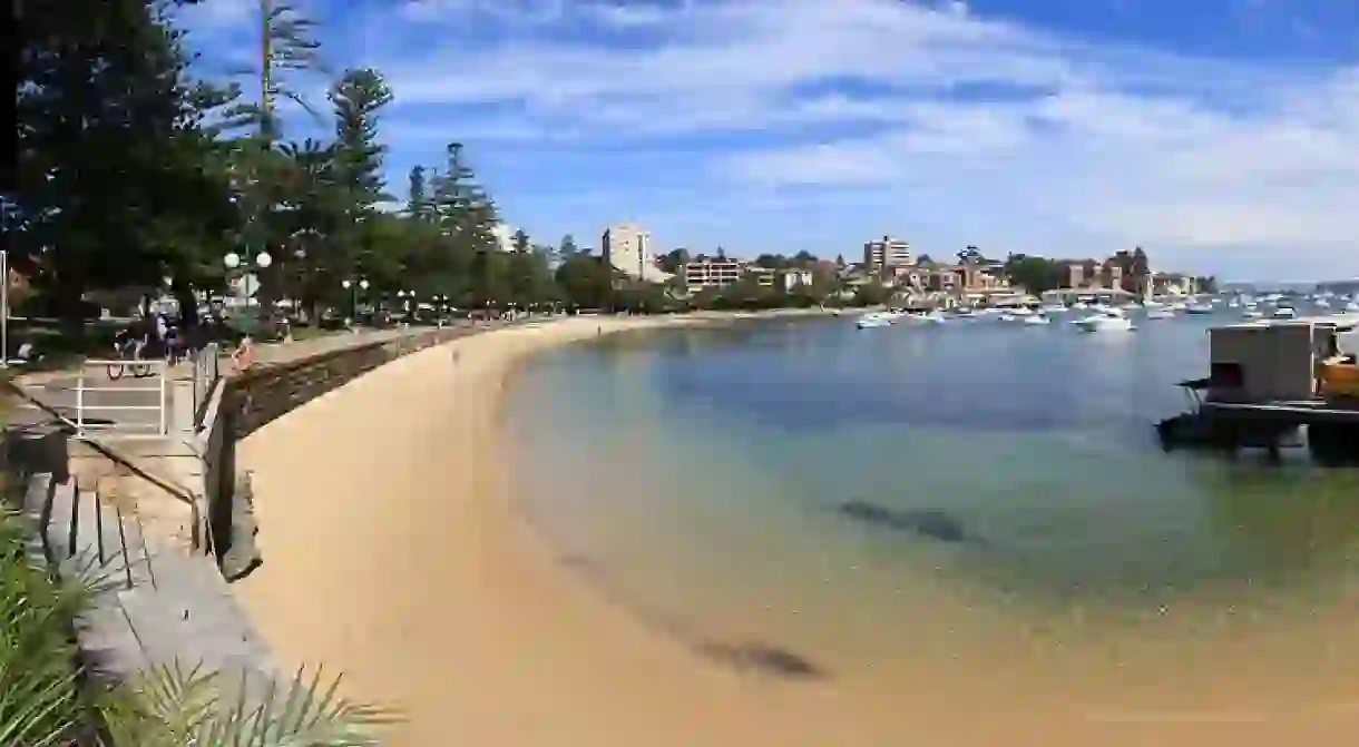 https://commons.wikimedia.org/wiki/File:Manly_sydney_harbour.jpg