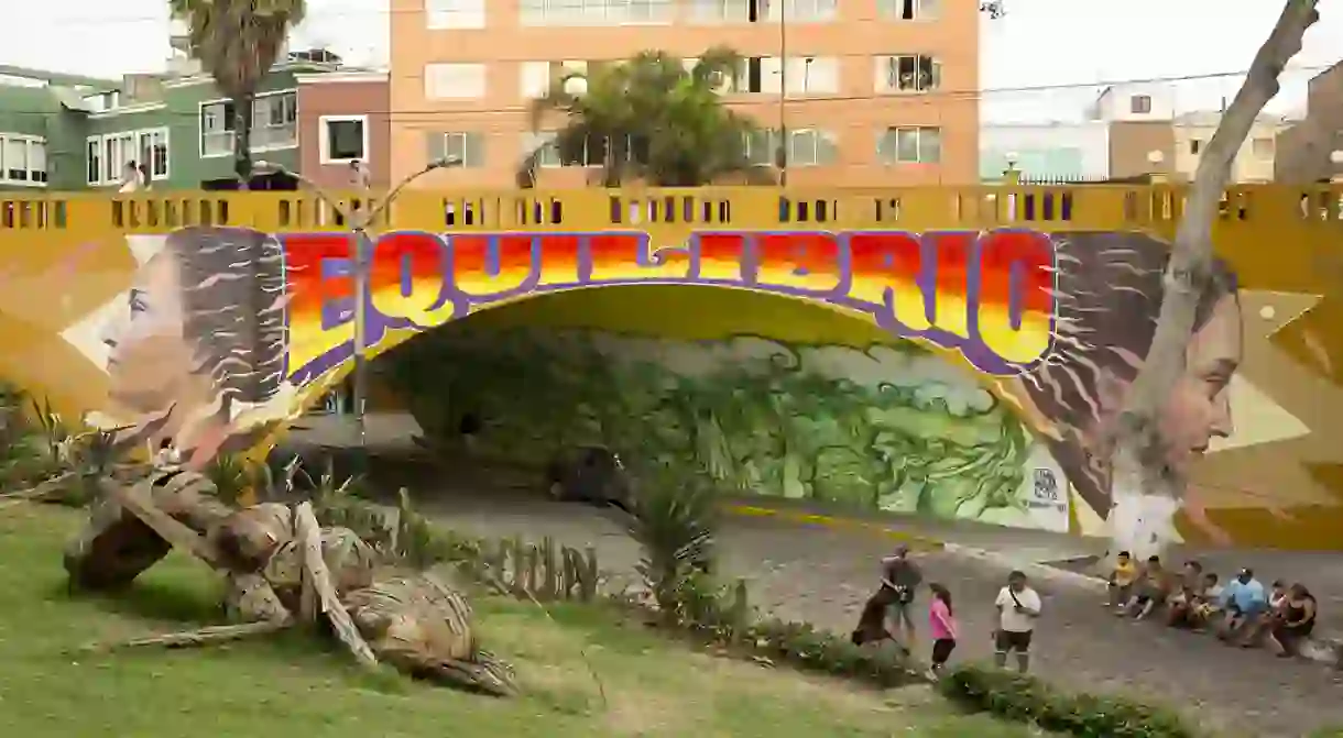 Murals at the start of the Bajada de Baños walkway