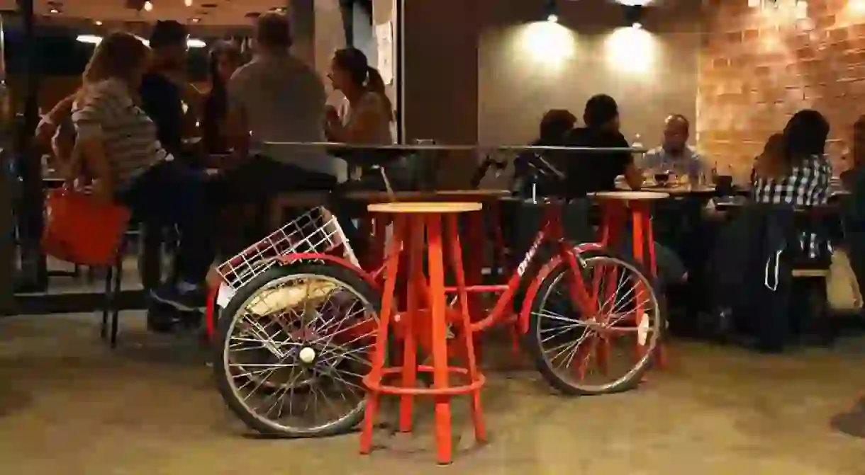 Flamme Rouge cycle cafe bar, ΓΚΑΖΙ