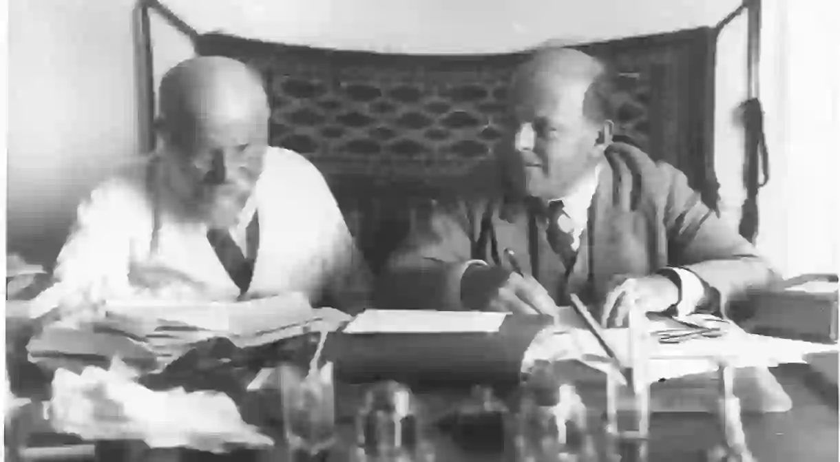 Chaim Bialik (right) with Joshua Ravnitzki (left)