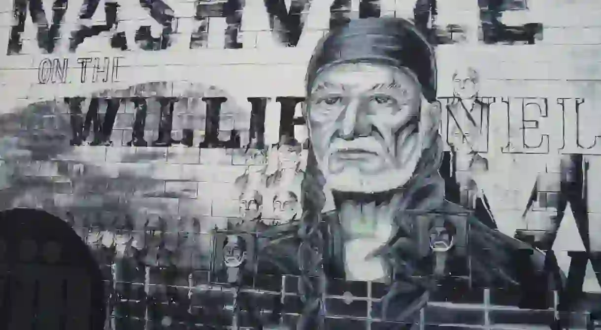 Willie Nelson wall mural / (c) Eric Hamiter / Flickr