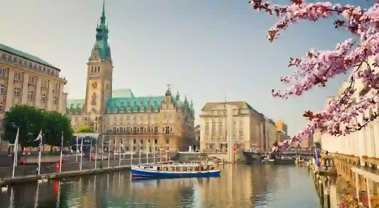 Hamburg townhall and Alster river at spring