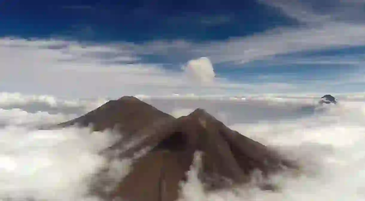 Volcán de Fuego (near with plume)