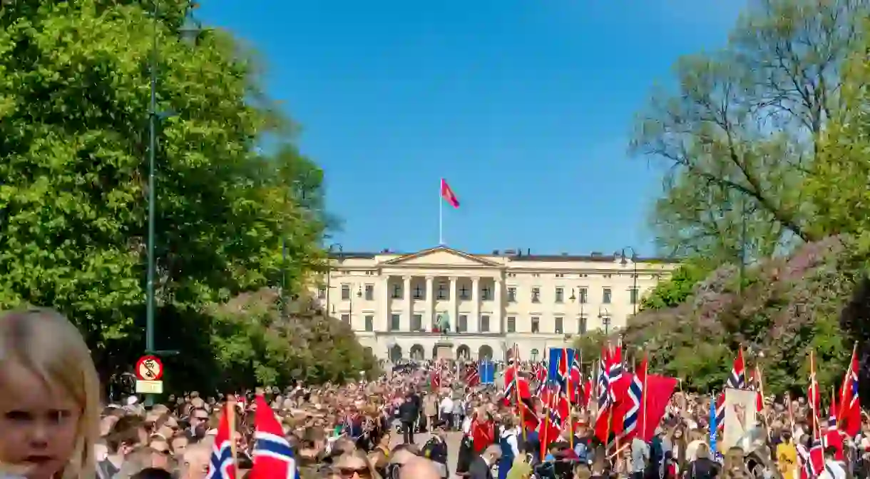 Happy Norwegians in front of the Royal Castle