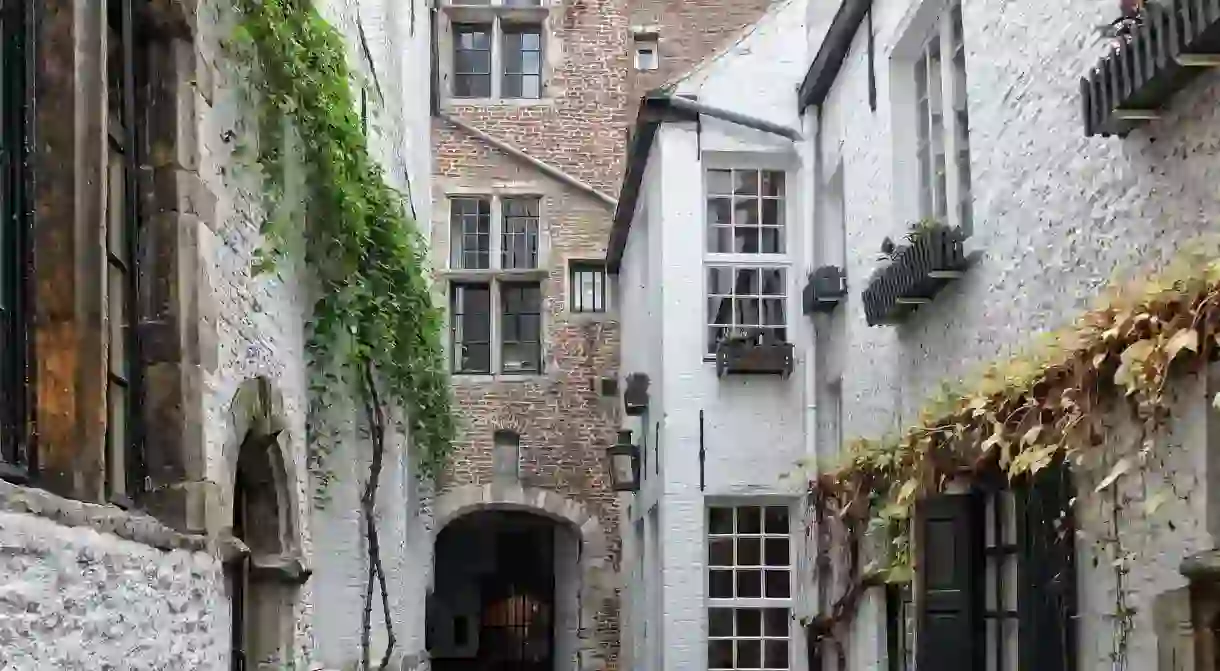 Antwerps Vlaeykensgang, a hidden medieval alley