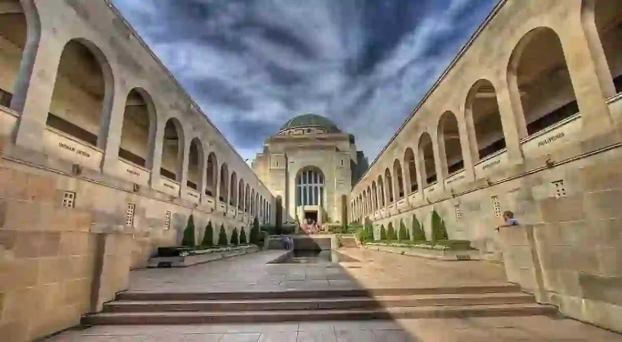 https://commons.wikimedia.org/wiki/File:Australian_War_Memorial_HDR_(3205312849).jpg