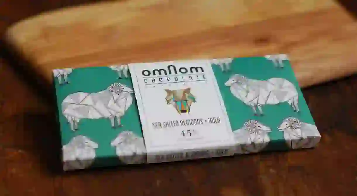 Omnom´s Sea Salted Almonds and Milk Choclate