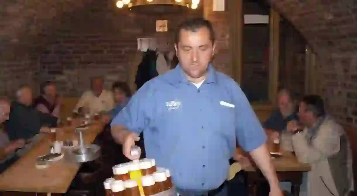 A man serving Kölsch