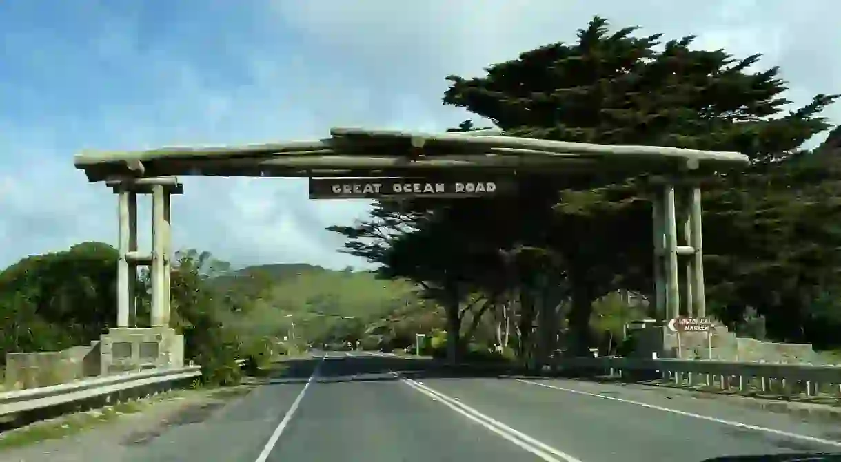 https://commons.wikimedia.org/wiki/File:2009-0825-GreatOceanRoadsign.jpg